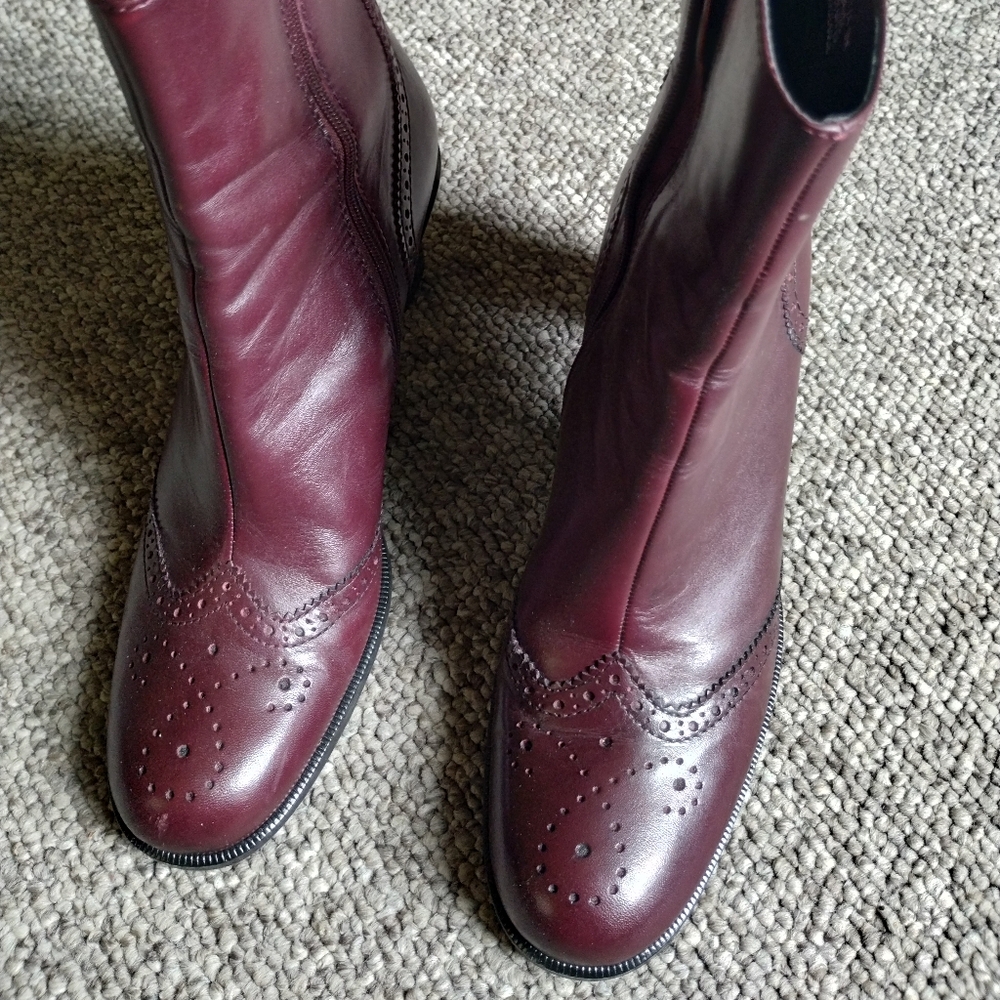 Franco Sarto, Size 9, Maroon